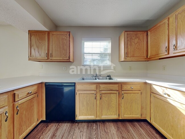 Foto del edificio - 15235 Follow Dr