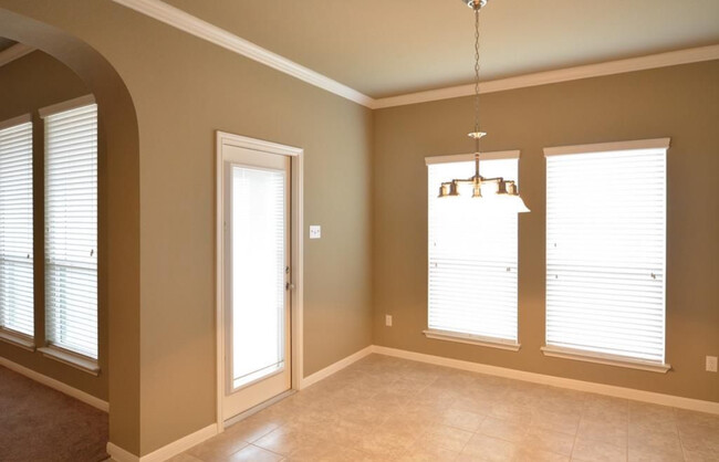 Dining area off kitchen - 505 Wyndham Hill Pky