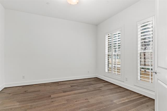 Building Photo - 14973 Oak St