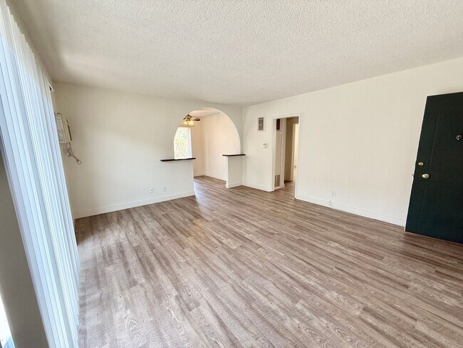 Foto del edificio - 3545 Keystone Av