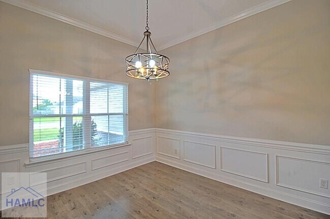 Building Photo - 582 Burke Dr