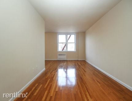 Foto del edificio - 1 br, 1 bath Apartment - 22414 Jamaica Avenue