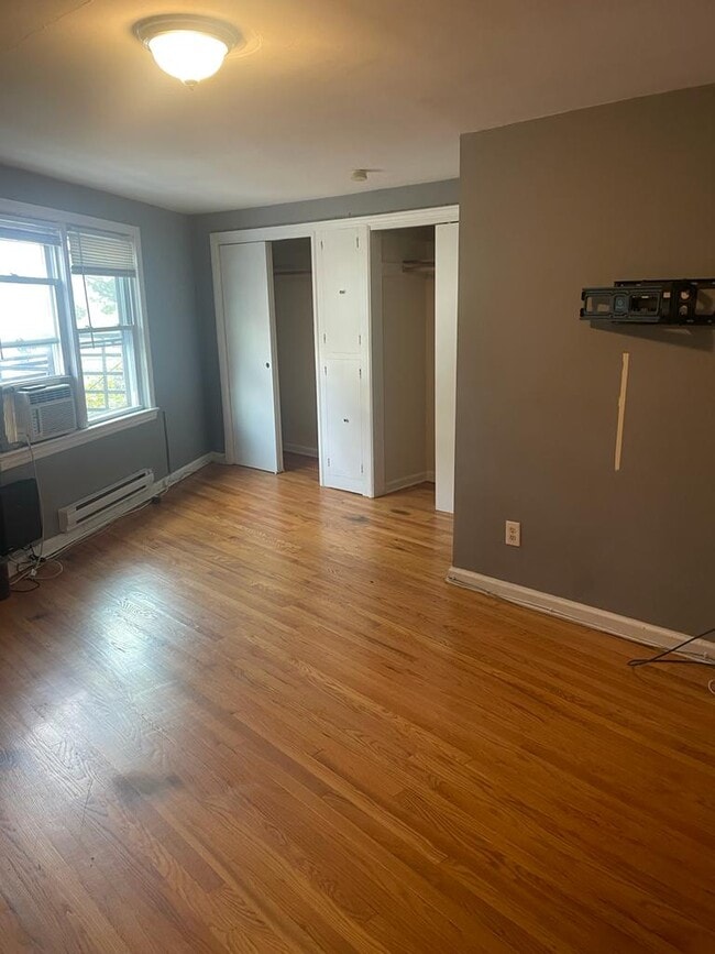 Building Photo - 335 3rd St