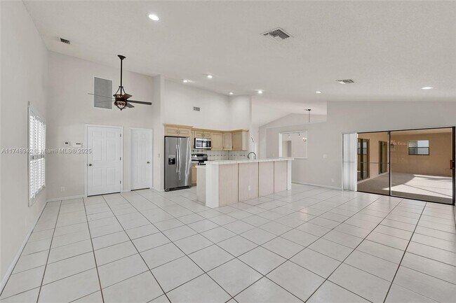 Foto del edificio - 296 NW 118th Ter