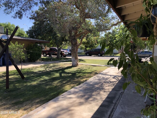 Building Photo - 2020 S Granada Dr