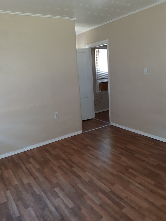 Building Photo - One Bedroom One Bath