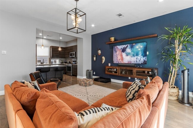 Foto del edificio - 2104 Dennis St