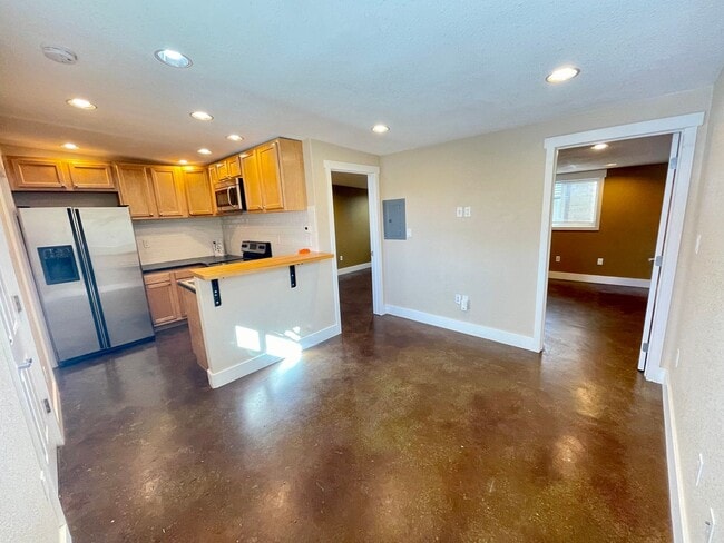 Building Photo - 1104 Columbine Ct