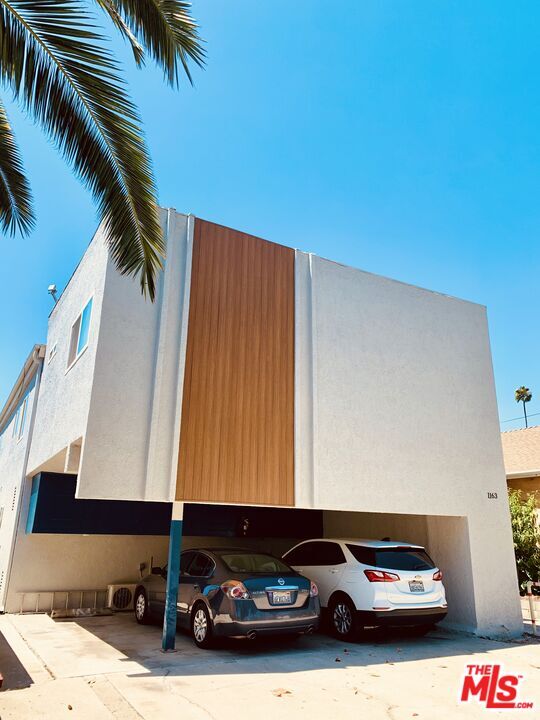 Foto del edificio - 1163 N Raymond Ave