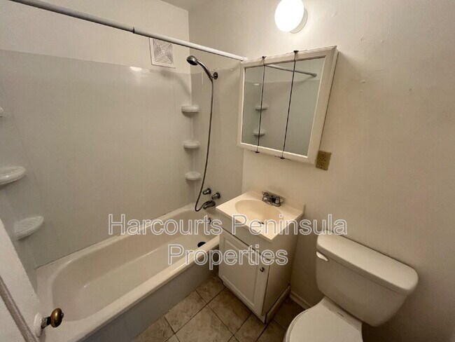 Foto del edificio - 3346 Ward Ave