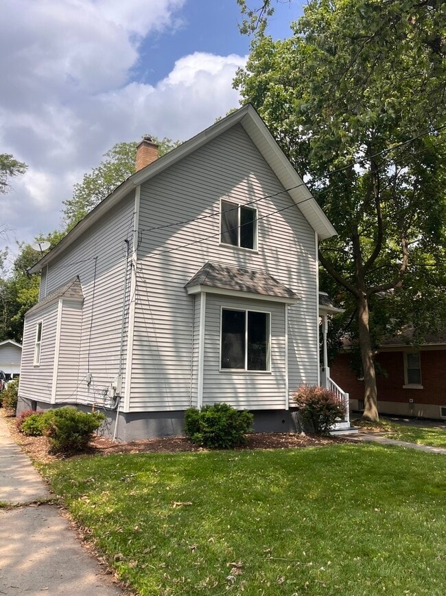 Building Photo - 508 Mill St