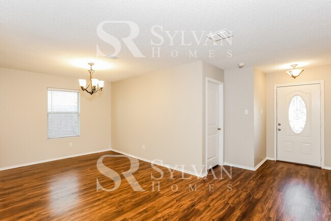 Foto del edificio - Enjoy living the good life in this 4 bedroom, 2 bathroom home