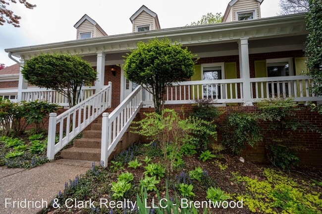 Building Photo - 3 br, 2.5 bath House - 609 S Riverbend Ct