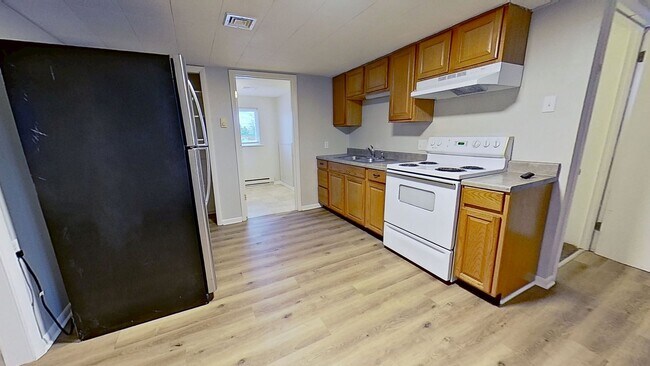 Building Photo - Apartment