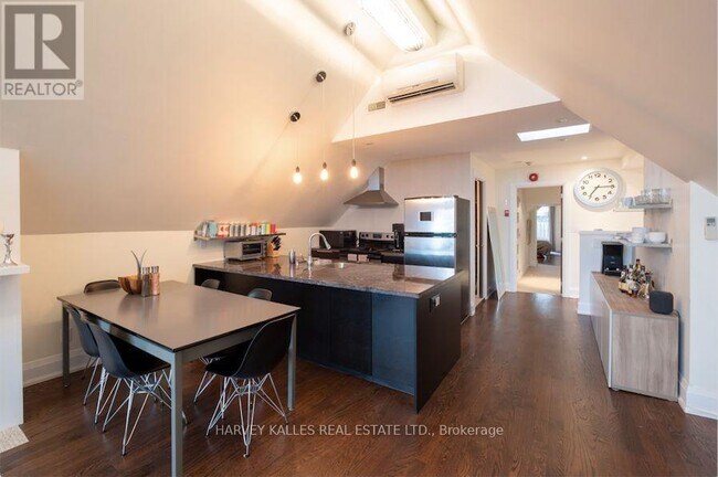 Photo du bâtiment - 1538 King St W