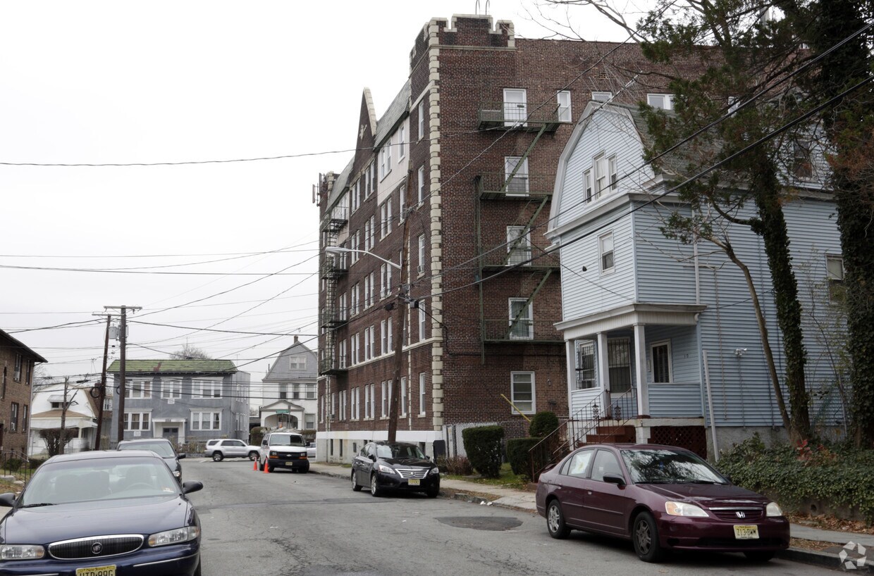 Building Photo - 375-379 Sanford Ave