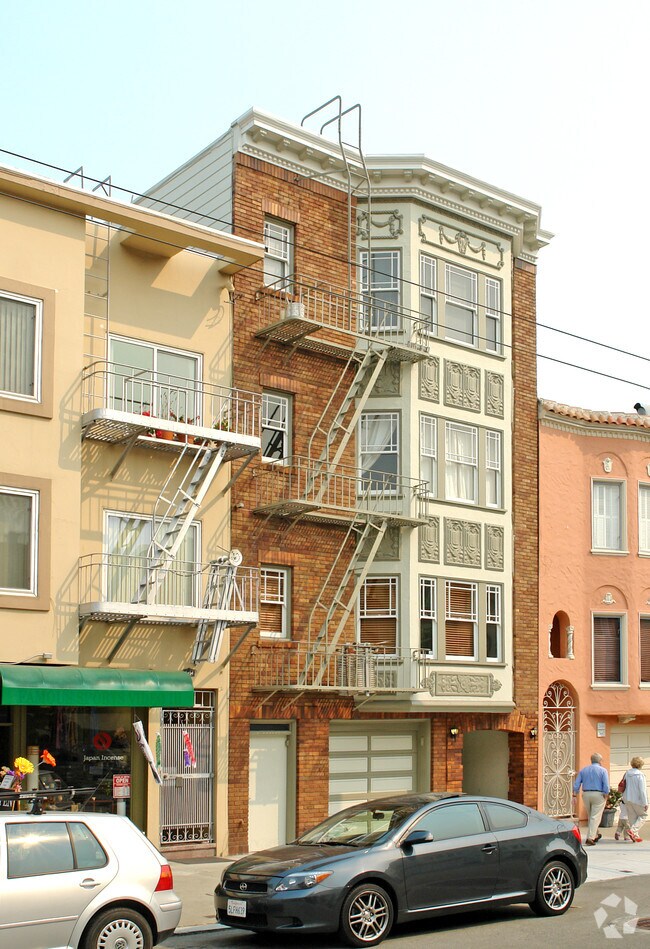 Building Photo - 2450 Chestnut St