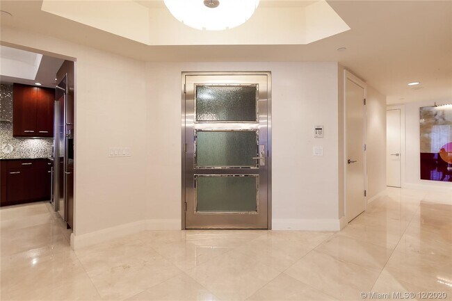Foto del edificio - 6000 Island Blvd