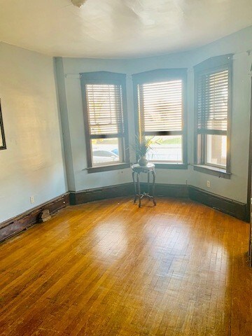 Foto del edificio - 8331 S South Shore Dr