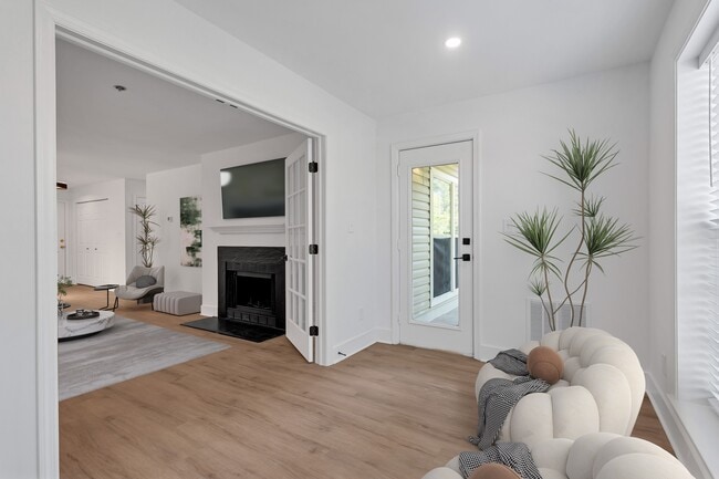 Building Photo - Rosslyn Heights