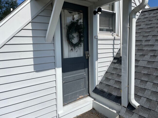 Foto del edificio - 126 Roselawn Ave