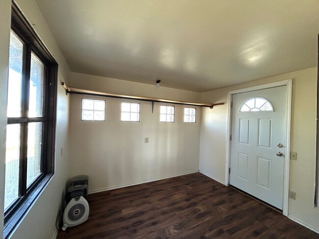 Foto del edificio - Unique 5 Bedroom Home