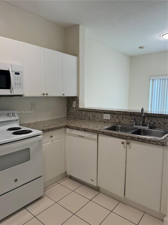 Foto del edificio - 1658 SE 28th Ct
