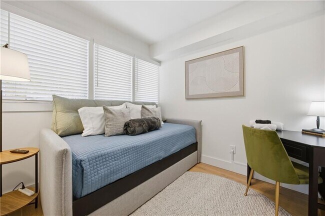 Foto del edificio - 434 Markham St SW