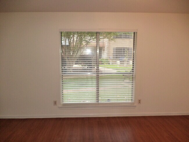 Court yard view - 5218 Milwee St