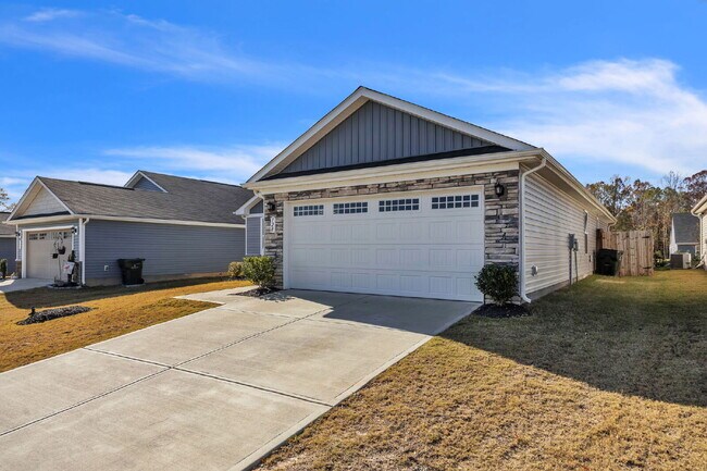 Building Photo - Beautiful 3BR / 2BA Craftsman-Style Home in Durbin Oaks