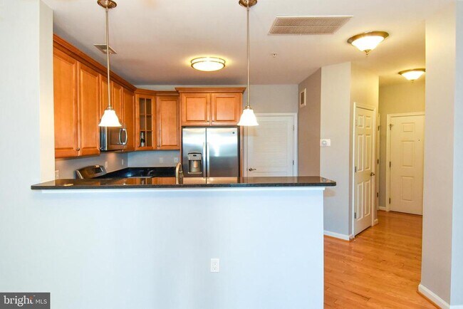 Foto del edificio - 3750 Clara Downey Ave