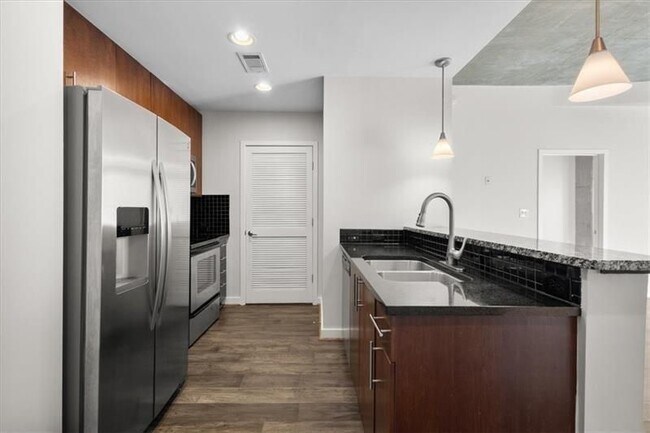 Building Photo - 250 Pharr Rd NE