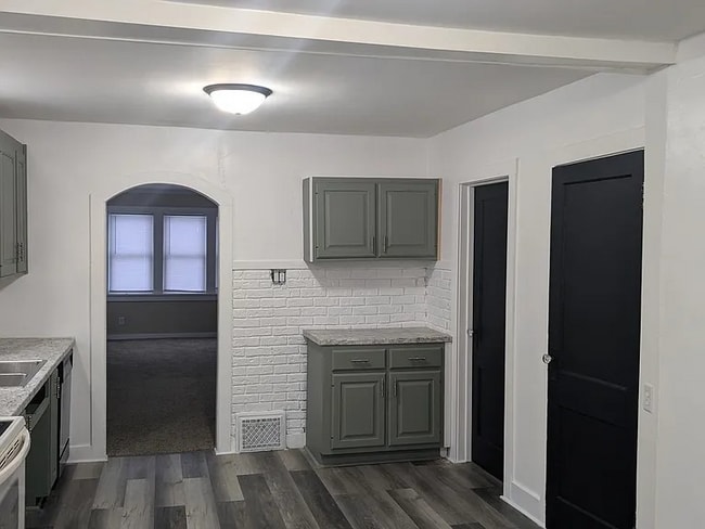 Building Photo - 922 Burdette St