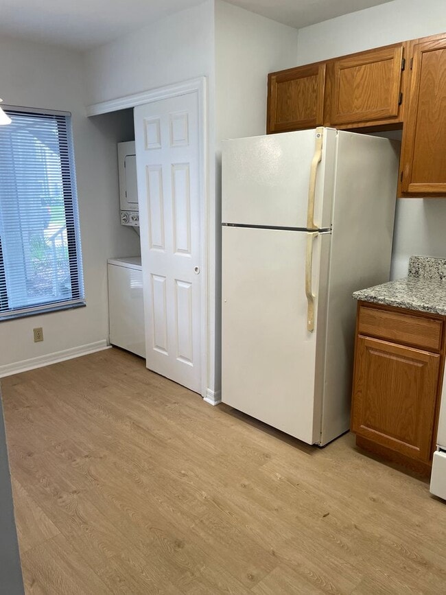 Building Photo - Recently Updated 2bd 2bth Condo Available ...