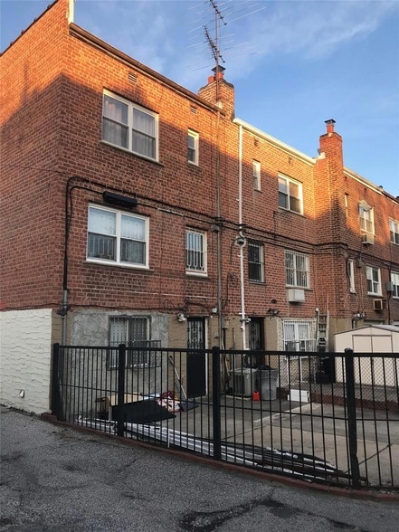 Building Photo - 150-14 58th Ave