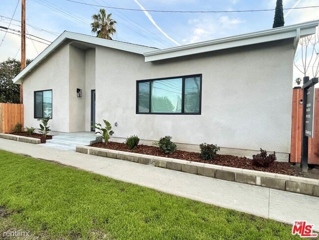 Building Photo - 3 br, 2 bath House - 18060 W Hatteras Street