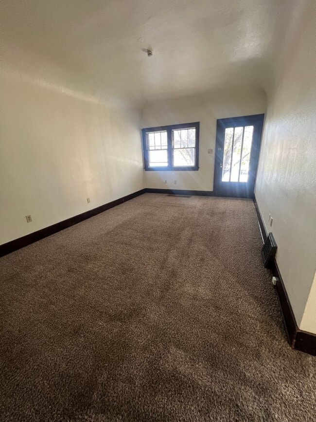 Foto del edificio - 445-447 S Main St