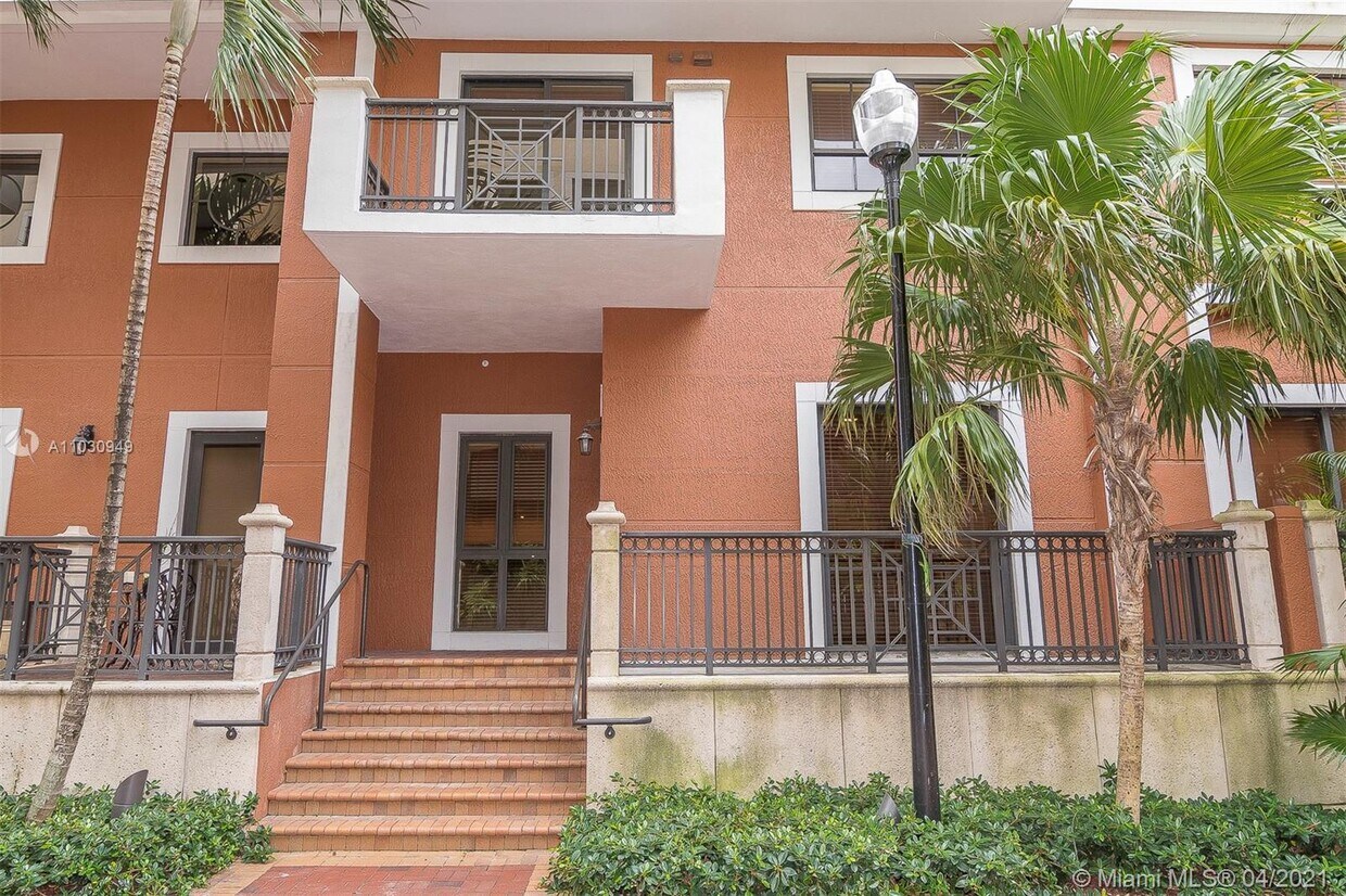 Foto principal - 8390 SW 72nd Ave