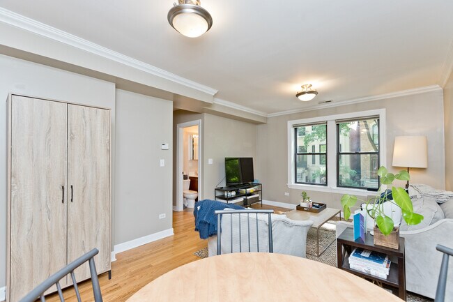 Foto del edificio - 2128 N Hudson Ave