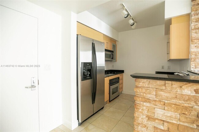 Building Photo - 335 S Biscayne Blvd