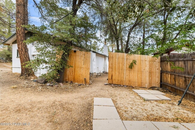 Building Photo - 1623 Idylwild Rd