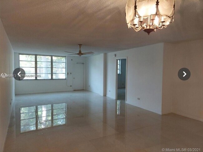 Building Photo - 445 NE 195th St