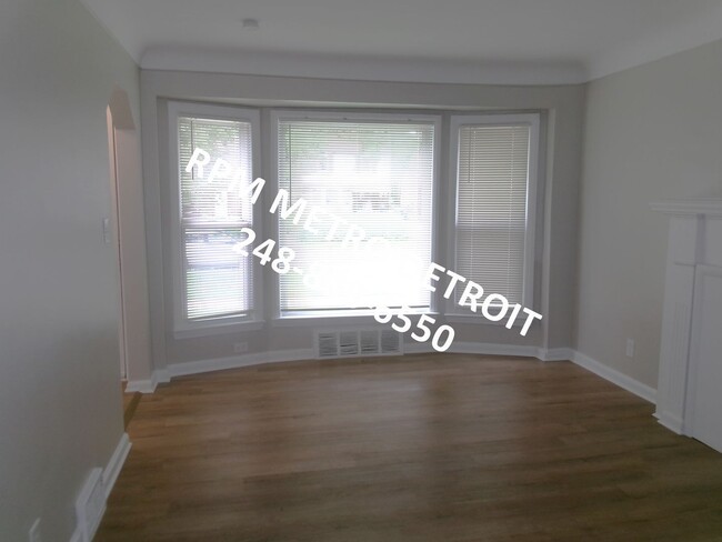 Building Photo - MOVE IN READY 3 BEDROOM BUNGALOW in DETROIT