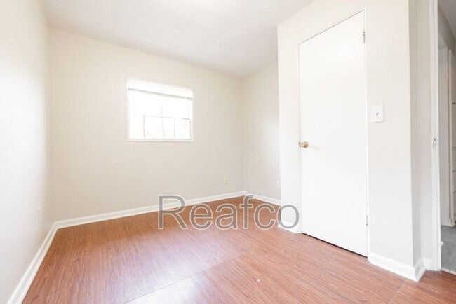 Foto del edificio - 2965 McGuffey Rd