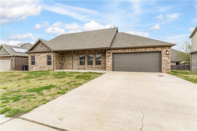 Building Photo - Minutes from I-49! 4BR/2.5BA Home
