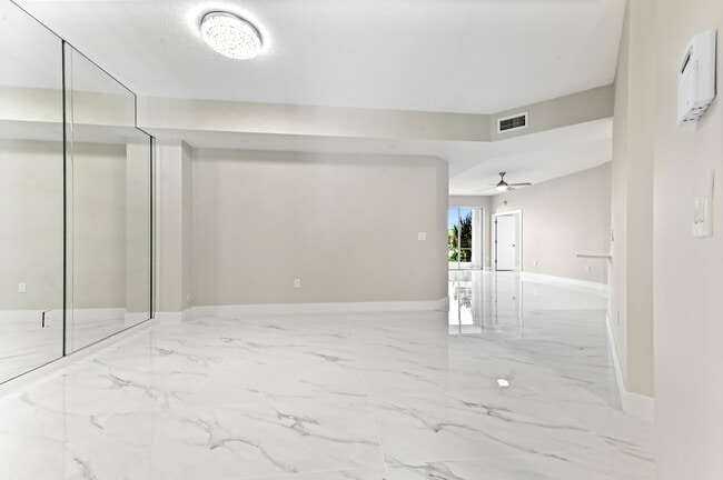 Building Photo - 12510 Crystal Pointe Dr