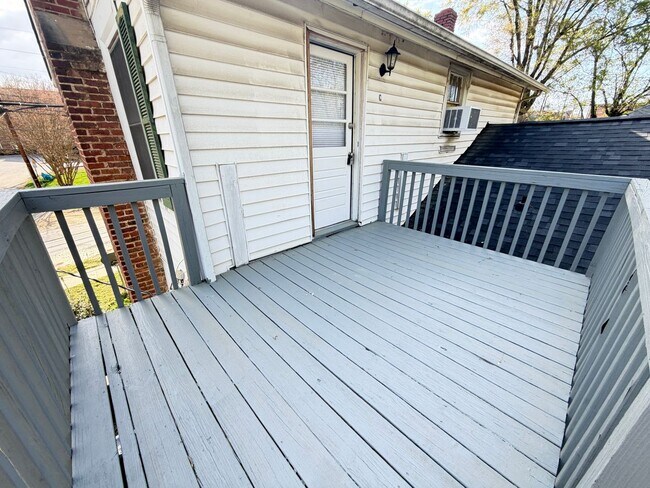 Foto del edificio - 220 E Center Ave