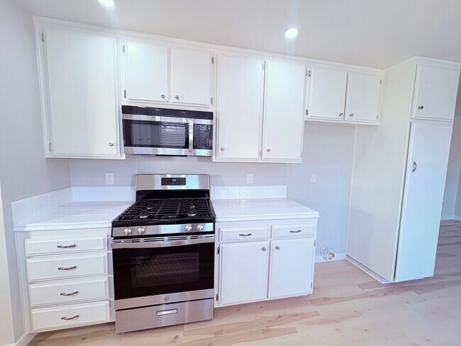 Cocina - 3515 W Avenue J4