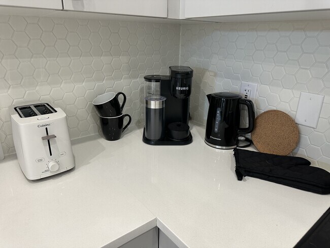 Building Photo - 20144-20186 86 Ave