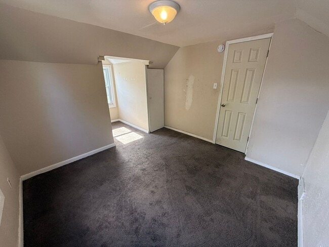 Building Photo - 3 BED 2 BATH BEAUTIFUL SINGLE FAMILY HOME ...